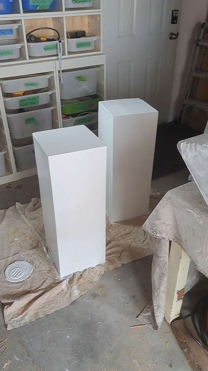 custom wooden pillars for wedding